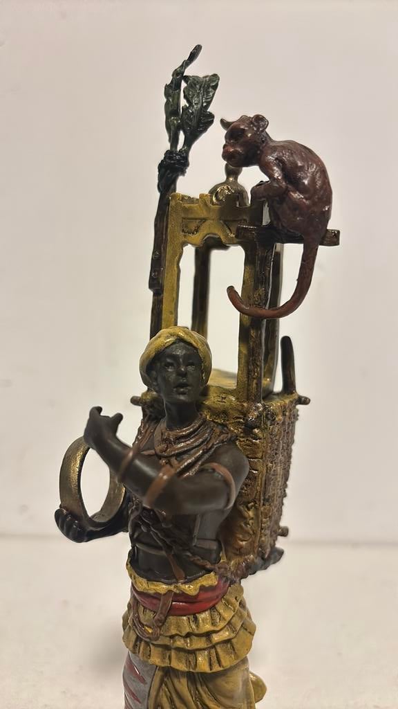 Afrikaanse man met aapje, Antiek en Kunst, Verzenden