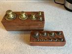 Antieke gewichten set in houten blok, Ophalen of Verzenden