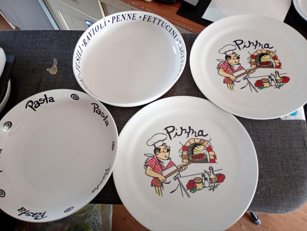 Pizza en pasta borden, Huis en Inrichting, Keuken | Servies, Ophalen, Porselein, Overige stijlen, Bord(en)