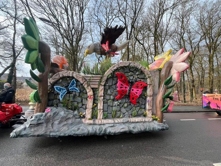 2 mooie carnavalswagens inclusief onderstel v3, Kleding | Dames, Carnavalskleding en Feestkleding, Zo goed als nieuw, Carnaval