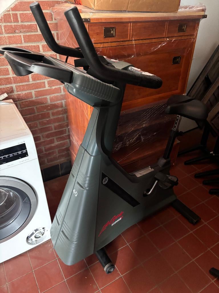 Life Fitness 9500HR Hometrainer Sportfiets Cardio, Ophalen, Overige materialen, Gebruikt, Benen