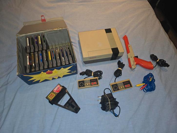 Nintendo nes met 16 games, Spelcomputers en Games, Spelcomputers | Nintendo NES, Gebruikt, Met 2 controllers, Met games, Met zapper/pistool