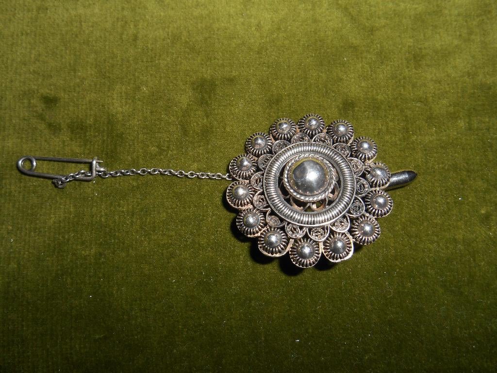 zilveren  antieke zeeuwse broche, Ophalen of Verzenden, Zilver, Broche