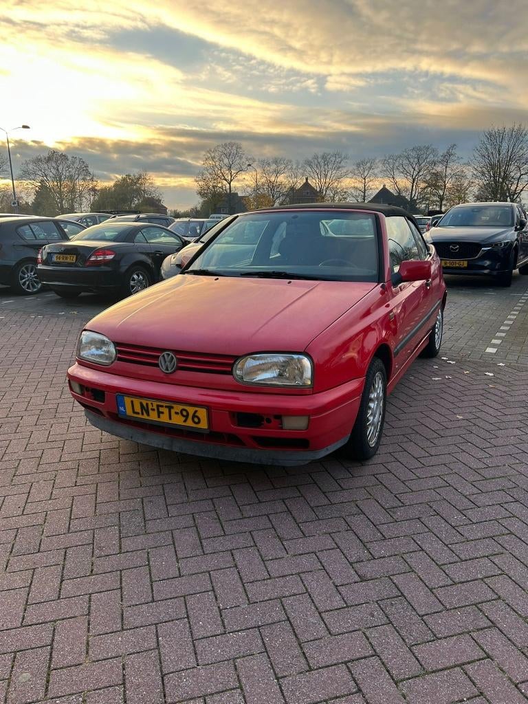 Volkswagen Golf 1.8 Cabriolet 55KW E2 1995 Rood, Auto's, Volkswagen, Voorwielaandrijving, Stof, 74 pk, 4 cilinders
