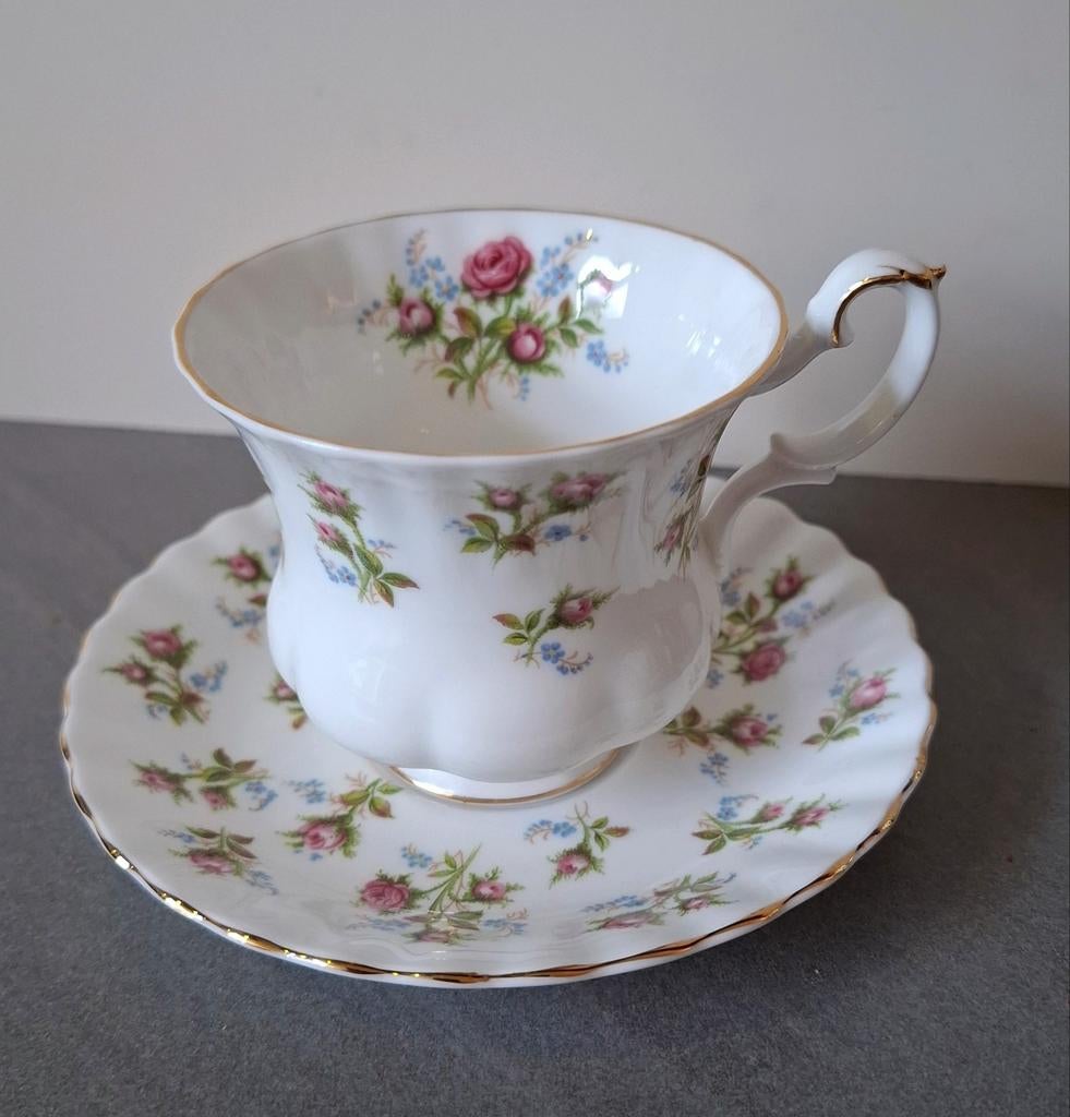 Royal Albert kop en schotel 'Winsome', Huis en Inrichting, Keuken | Servies, Gebruikt, Kop(pen) en/of Schotel(s), Overige stijlen