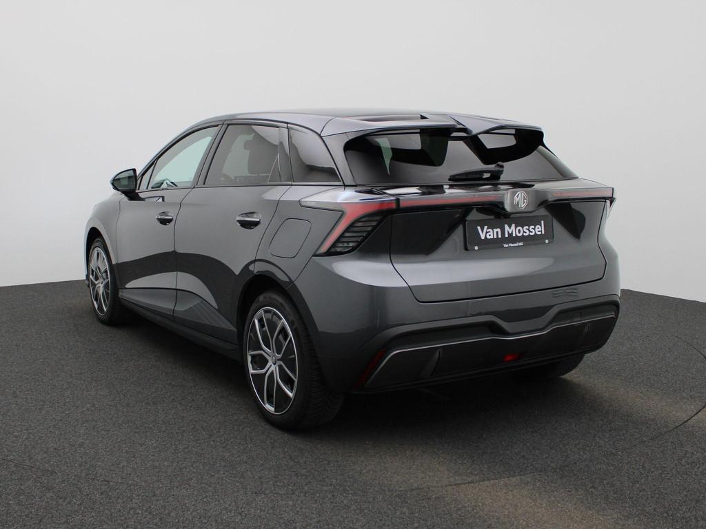 MG 4 Luxury 64 kWh, Auto's, MG, 12 maanden, Gebruikt, 25 min, Zilver of Grijs