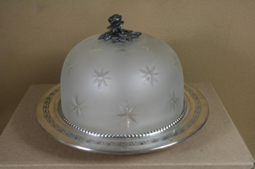 Kristallen stolp op verzilverde onder schotel en roos, Ophalen of Verzenden