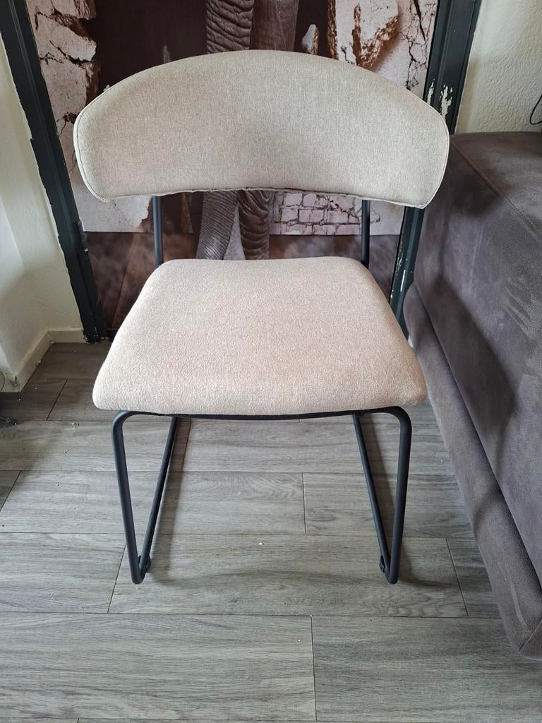 3 Eetkamerstoelen: 2 Beige, 1 Groen - Karwei Juul, Huis en Inrichting, Stoelen, Ophalen, Overige kleuren