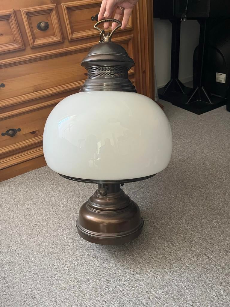 Antieke hanglamp met opalen kap, Ophalen