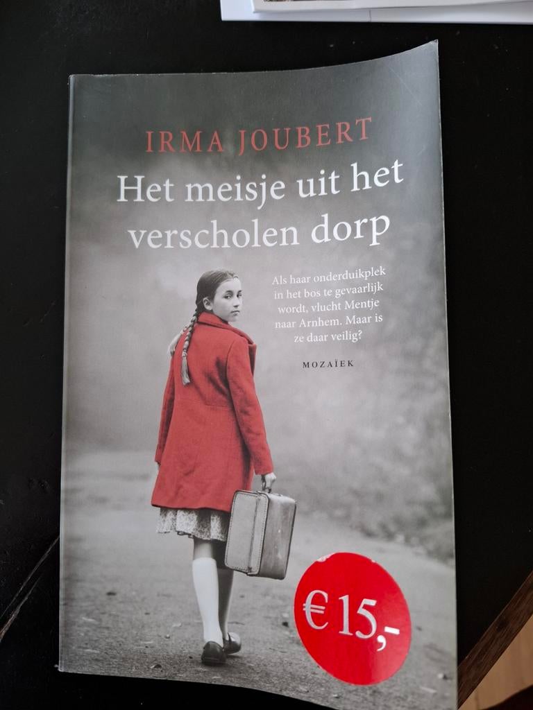 Het meisje uit het verscholen dorp - Irma Joubert, Ophalen of Verzenden, Zo goed als nieuw, Irma Joubert