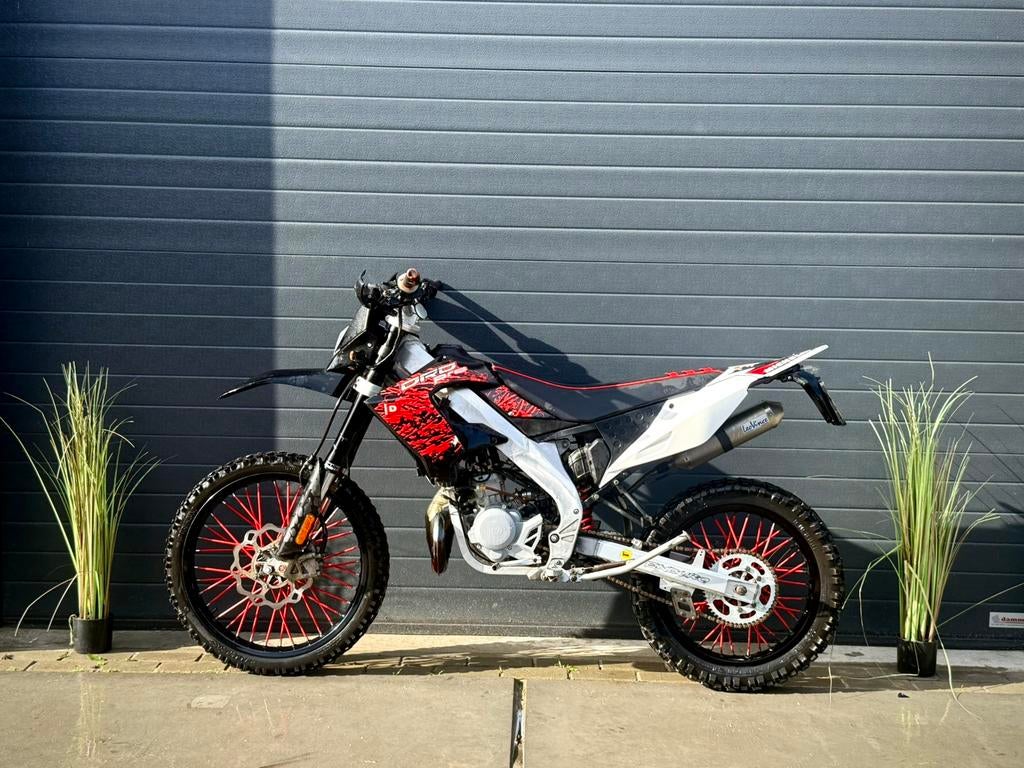 Derbi DRD Pro 50cc R 2015 (E-start, Leovince), Fietsen en Brommers, Brommers | Derbi, 6 versnellingen, Gebruikt, Maximaal 45 km/u