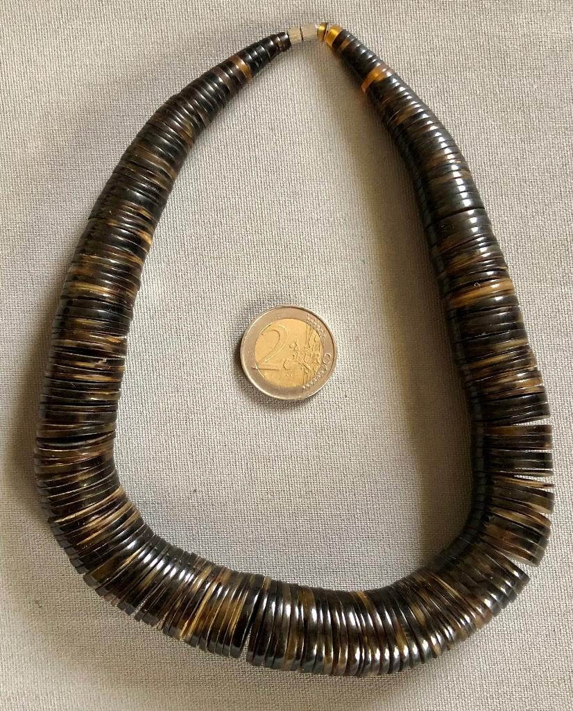 Ketting / Collier / Choker, Etnisch van 220 Schijfjes Hoorn, Ophalen of Verzenden, Zo goed als nieuw, Bruin, Overige materialen