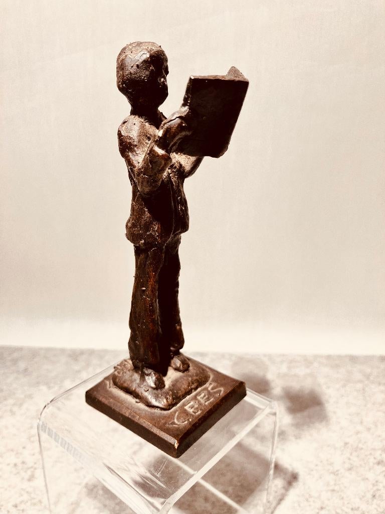 Bronzen beeldje lezende figuur laat 20e eeuw, Antiek en Kunst, Kunst | Beelden en Houtsnijwerken, Beeld, Brons, Scène, Minder dan 20 cm