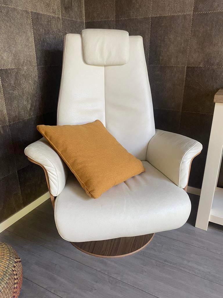 Draaistoel met voetenbank, Huis en Inrichting, Fauteuils, Ophalen, Zo goed als nieuw, 75 tot 100 cm