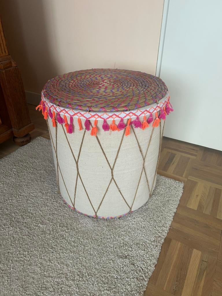 Stevige kleurrijke poef, Huis en Inrichting, Ophalen, Minder dan 50 cm, Gebruikt, Stof