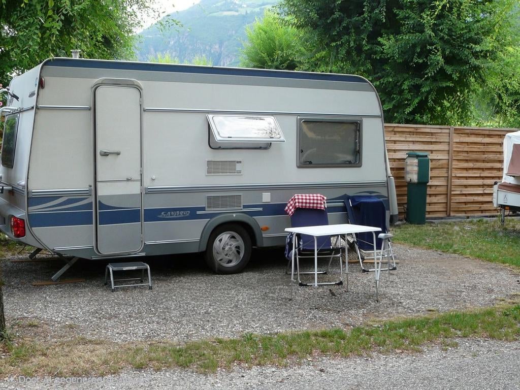 Caravan Fendt 450 Saphir QB, Caravans en Kamperen, Caravans, Particulier, tot en met 4, 750 - 1000 kg, Treinzit, Fendt, Vast bed