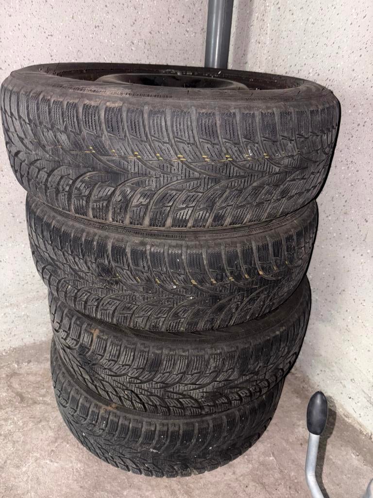 4x Nokian 185/60R15 banden met velg, Ophalen of Verzenden, Gebruikt