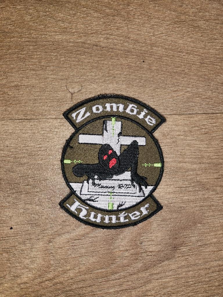 Embleem Badge Fun Patch Zombie Hunter Airsoft, Ophalen of Verzenden, Landmacht, Nederland, Embleem of Badge