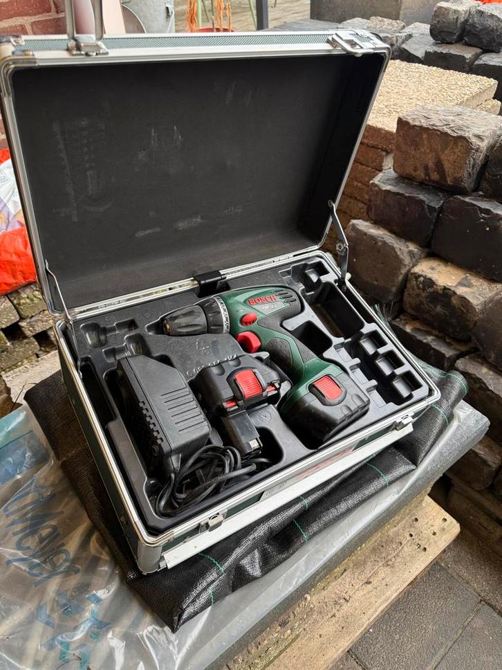 Bosch Schroeftol PSR 12-2 met batterij, oplader en kist, Doe-het-zelf en Verbouw, Gereedschap | Boormachines, Gebruikt, Boor- en Schroefmachine