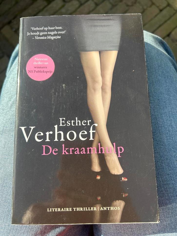 Esther Verhoef - De kraamhulp (Literaire thriller), Boeken, Thrillers, Gelezen, Nederland, Ophalen of Verzenden