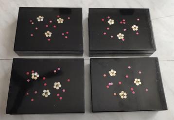 4 antieke Aziatische lacquer lakdoosjes parelmoer met fiches beschikbaar voor biedingen