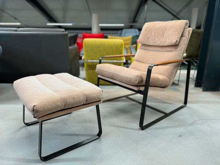 Als nieuw Leolux Fauteuil Met Poef Lucir stof Design stoel, Huis en Inrichting, Fauteuils, Zo goed als nieuw, Stof, 50 tot 75 cm