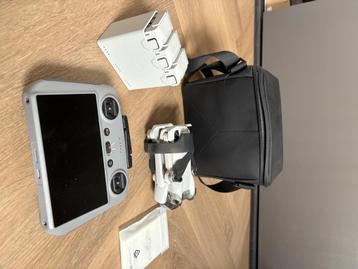 DJI Mini 4 Pro Fly More Combo + Smart Controller beschikbaar voor biedingen