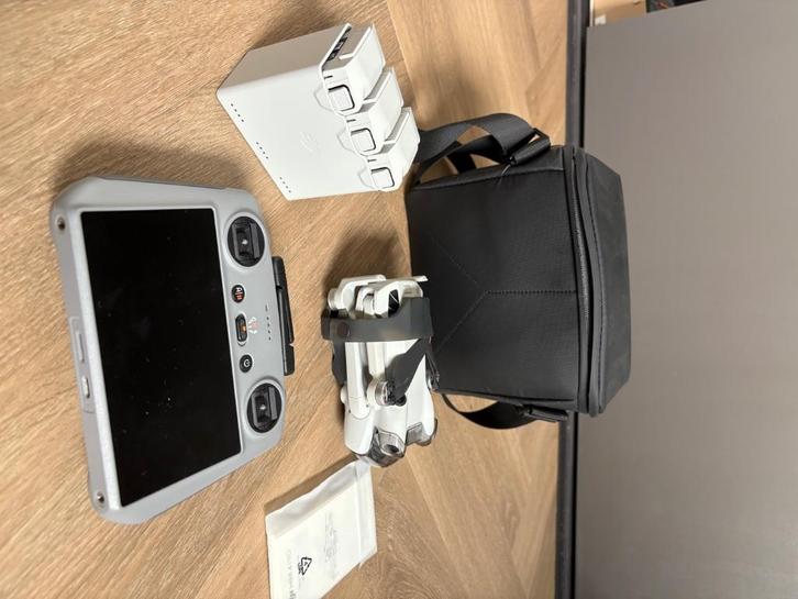 DJI Mini 4 Pro Fly More Combo + Smart Controller, Audio, Tv en Foto, Drones, Zo goed als nieuw, Drone met camera, Ophalen