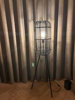 Stijlvolle zwarte bamboe vloerlamp, Huis en Inrichting, Lampen | Vloerlampen, Bamboe, Ophalen of Verzenden, Zo goed als nieuw