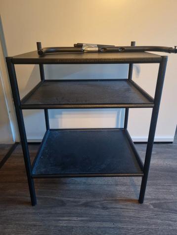 2 Nachtkastjes beschikbaar voor biedingen