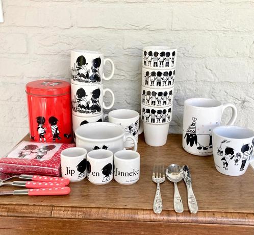 Jip en Janneke serviesonderdelen. Aardewerk zwart/wit. Mooi, Huis en Inrichting, Keuken | Servies, Gebruikt, Kop(pen) en/of Schotel(s)