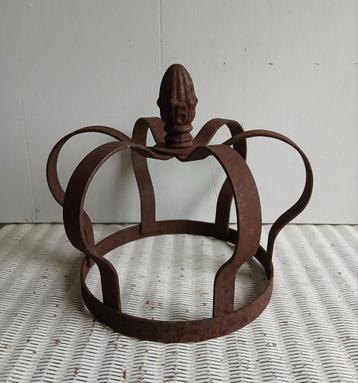 ijzeren kroon 23 cm beschikbaar voor biedingen