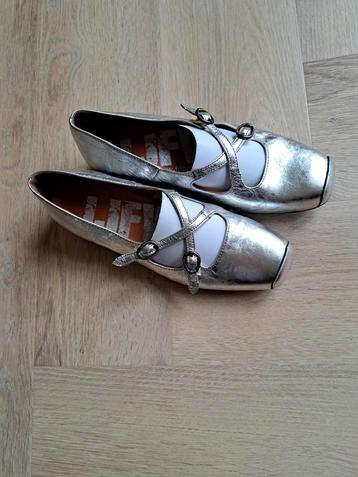 DAMES SCHOENEN MAAT 37 MET HAKJE NIEUWPRIJS 99.95 EURO  beschikbaar voor biedingen