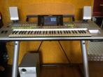 Te koop: YAMAHA Tyros 1XL  incl.standaard! Geweldig keyboard, Muziek en Instrumenten, 61 toetsen, Aanslaggevoelig, Zo goed als nieuw