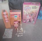 Vintage Barbie Living Pretty secretaire en boekenkast 1988, Ophalen of Verzenden, Gebruikt, Pop