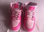Nike jordan 1 mid fierce pink  (Barbie) 36.5, Sport en Fitness, Basketbal, Ophalen of Verzenden, Zo goed als nieuw, Schoenen