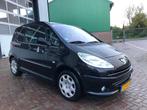 Peugeot 1007 1.4 2007 Zwart g3, Auto's, Voorwielaandrijving, 1360 cc, 4 cilinders, 4 stoelen