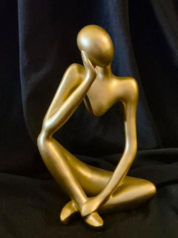 Sculptuur beeld de denker in goud. Absttact Hars 24cm hoog.  beschikbaar voor biedingen