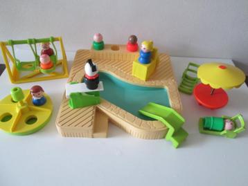 Vintage Fisher Price zwembad met ligweide en speeltuin beschikbaar voor biedingen