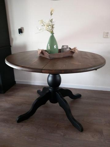 €350! Uitschuifbare, ronde tafel met 4 kuipstoeltjes beschikbaar voor biedingen