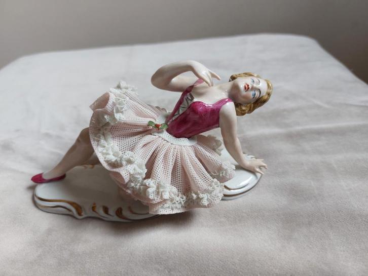 Vintage Porseleinen Ballerina Figuur Dresden gemerkt, Antiek en Kunst, Antiek | Keramiek en Aardewerk, Ophalen of Verzenden