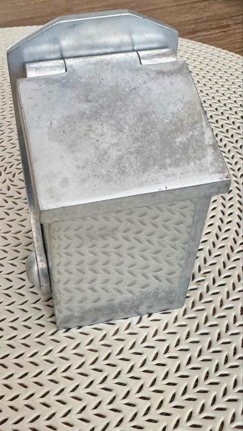 Originele metalen trein-asbak (NS), Tuin en Terras, Brievenbussen, Gebruikt, Wandbrievenbus, Aluminium, Ophalen of Verzenden