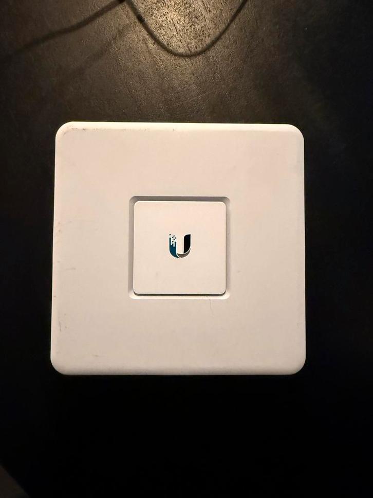 UniFi Security Gateway USG Router, Computers en Software, Routers en Modems, Gebruikt, Router, Ophalen of Verzenden
