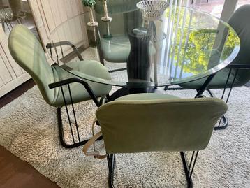 Vier eetkamerstoelen