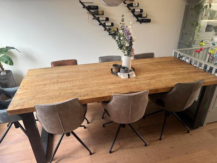 Stoere Industriële Eettafel (240x100 cm) – Hout & Staal, Huis en Inrichting, Tafels | Eettafels, Zo goed als nieuw, 100 tot 150 cm