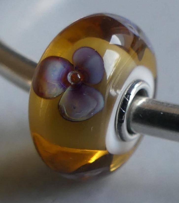 Trollbeads AMBER VIOOLTJES, Sieraden, Tassen en Uiterlijk, Bedels, Zo goed als nieuw, Trollbeads, Glas of Kristal, 1 bedel, Verzenden