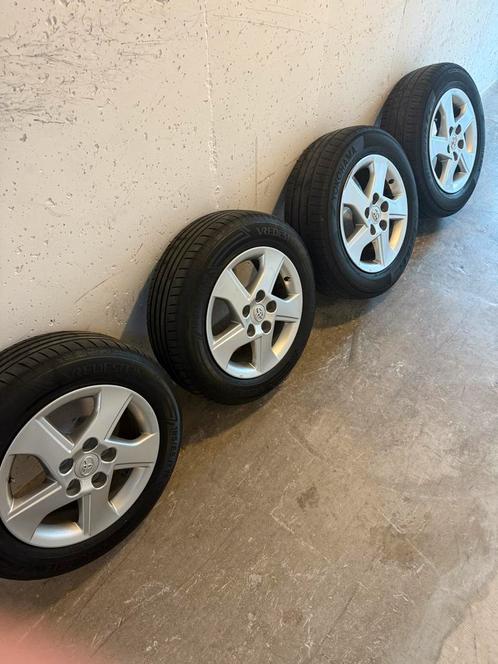 Velgen origineel van Toyota Auris 15 met goede zomerbanden!!, Auto diversen, Autosport-onderdelen, Ophalen of Verzenden