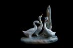 LLADRO NAO Porseleinen beeldje Drie ganzen in vijver (4549), Antiek en Kunst, Curiosa en Brocante, Ophalen of Verzenden
