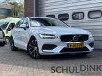 Volvo V60 2.0 B3 Momentum Advantage TREKHAAK|ADEPTIVE CRUISE, 4 cilinders, 1634 kg, 11 pk, Wit
