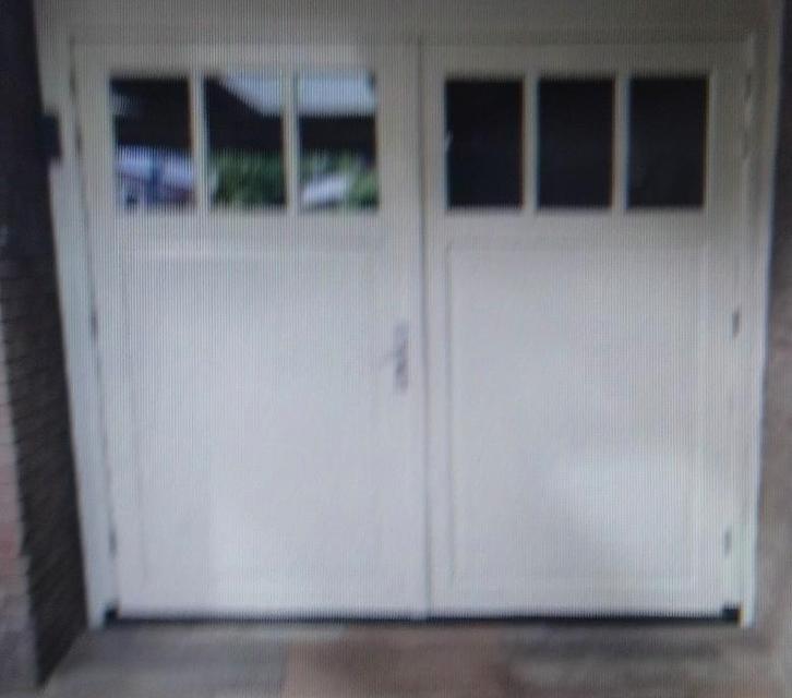 Hardhout kozijn met dubbele garage deuren, Doe-het-zelf en Verbouw, Deuren en Horren, Zo goed als nieuw, Garagedeur, 215 cm of meer